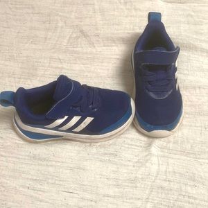 Toddler boys adidas size 6 Velcro sneakers